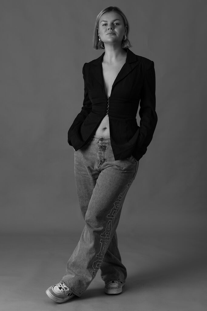 Scarlett Warrior - Independent Woman