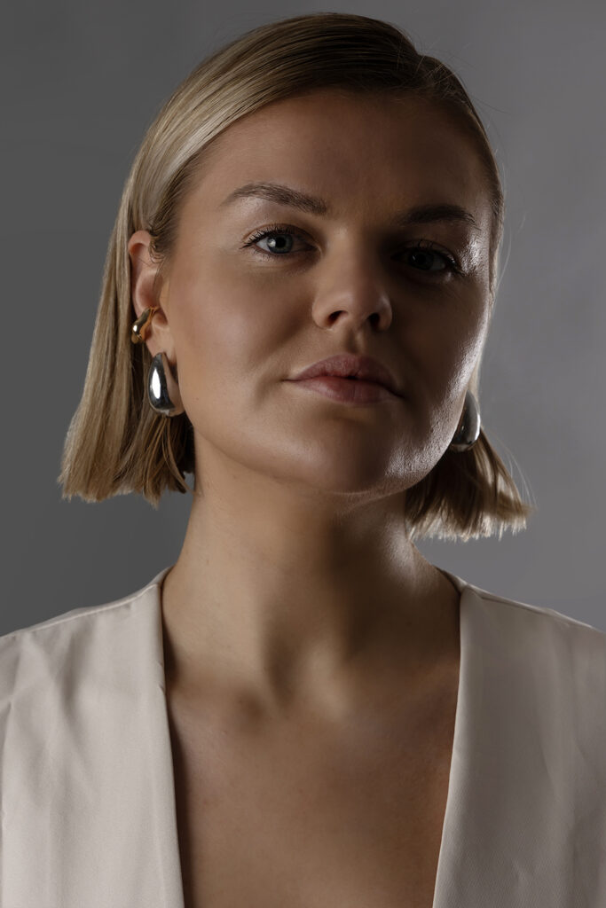 Scarlett Warrior - Independent Woman
